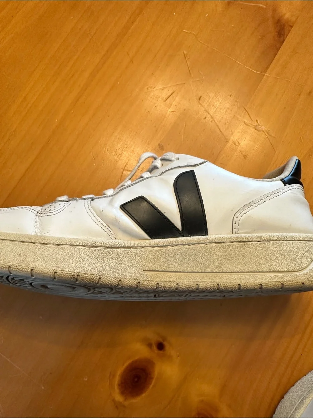 Veja White Leather women’s Sneakers with Black V Logo